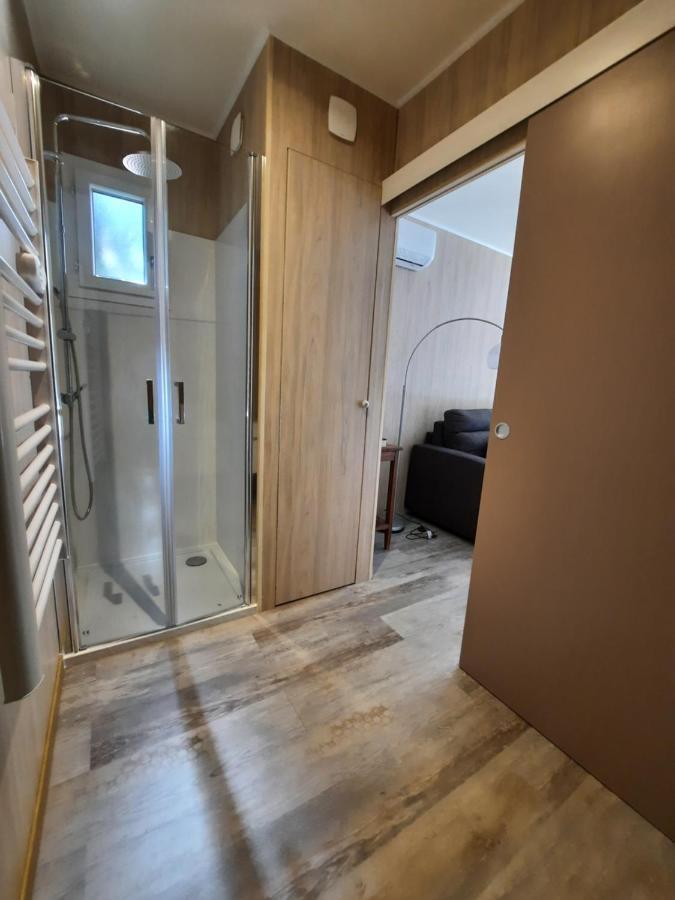 Le Lodge Des Chenes Brousses-et-Villaret Экстерьер фото