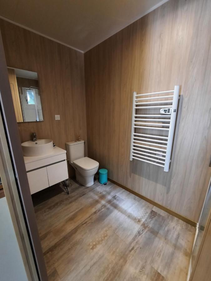 Le Lodge Des Chenes Brousses-et-Villaret Экстерьер фото
