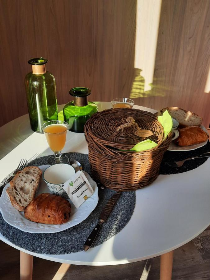 Le Lodge Des Chenes Brousses-et-Villaret Экстерьер фото