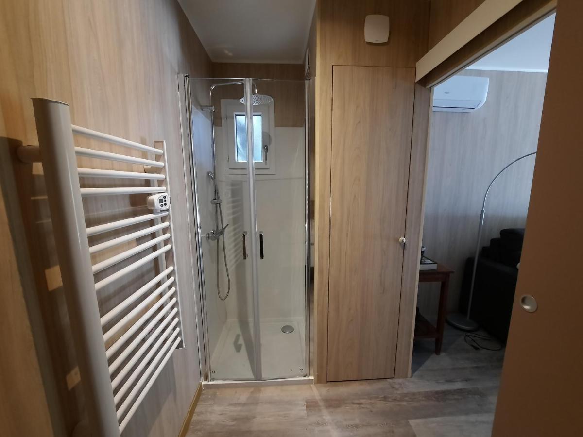 Le Lodge Des Chenes Brousses-et-Villaret Экстерьер фото