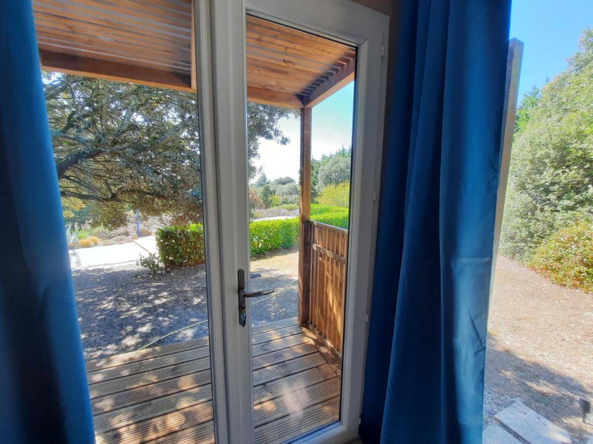 Le Lodge Des Chenes Brousses-et-Villaret Экстерьер фото
