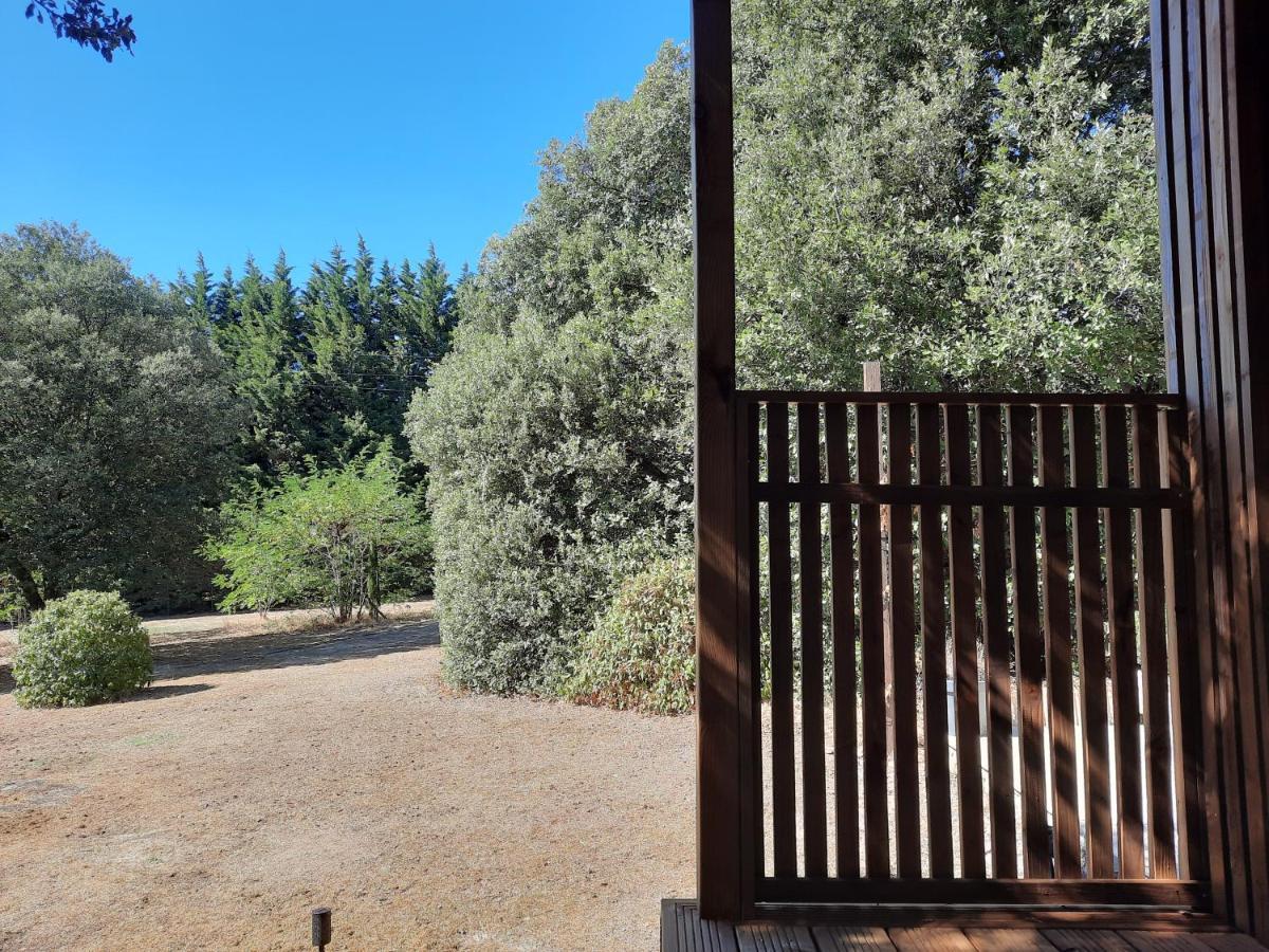 Le Lodge Des Chenes Brousses-et-Villaret Экстерьер фото