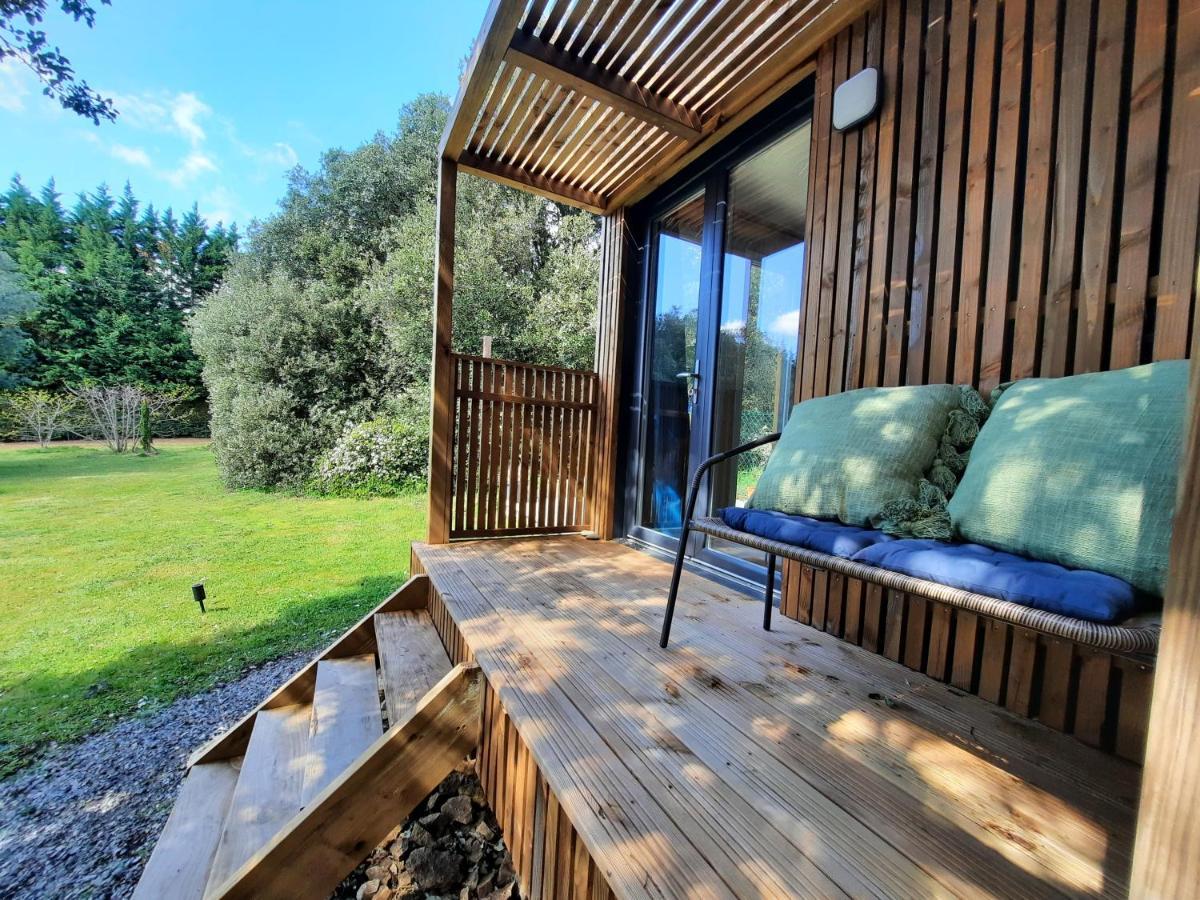 Le Lodge Des Chenes Brousses-et-Villaret Экстерьер фото